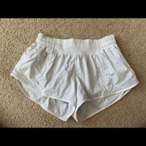 Lululemon Hotty Hot Low-Rise Lined Short 2.5”